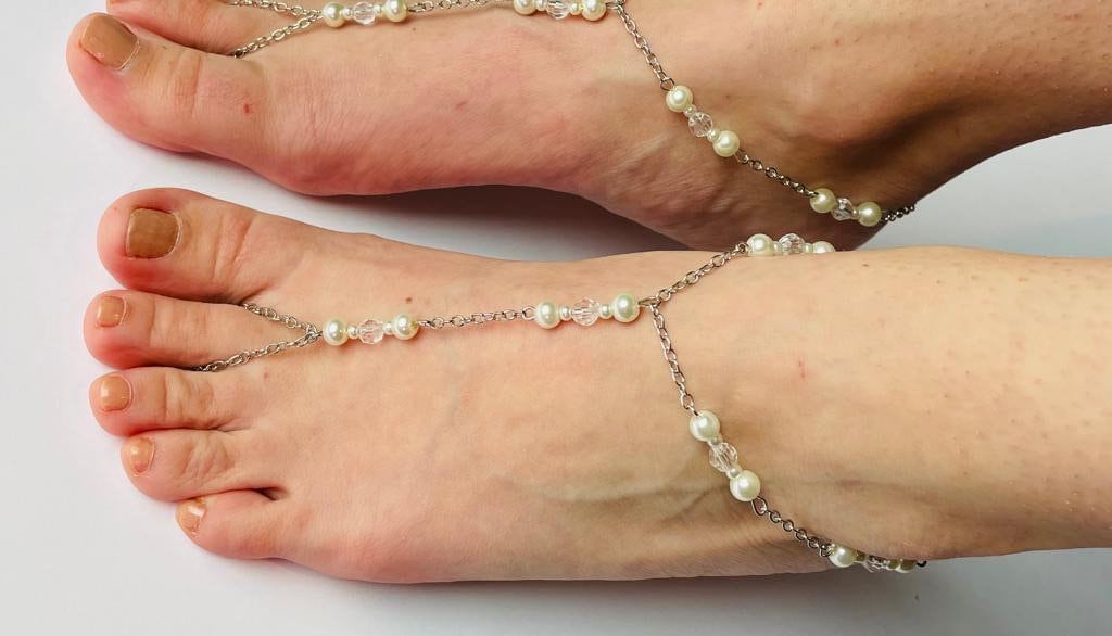 Pearl barefoot sandals,bridal barefoot sandals, silver pearl barefoot sandals boho barefoot sandals, toe ring pearl anklet