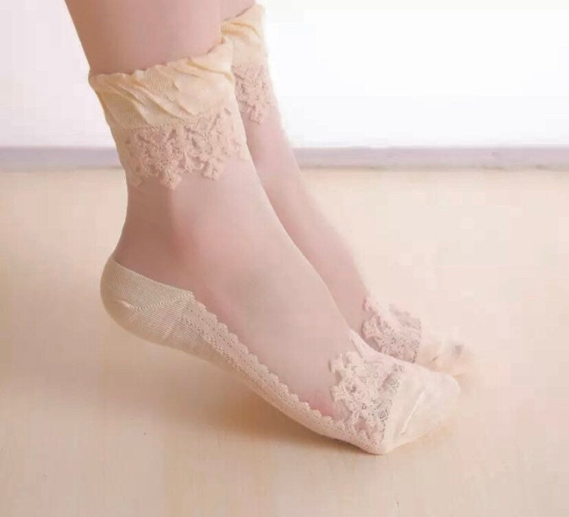 Embroidered lace and mesh women socks